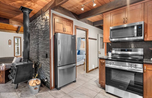 Leavenworth Cabina | Riverfront Chalet, 2 habitaciones + loft, capacidad para 6-8 personas, admite mascotas.
