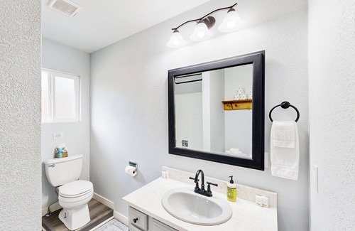 Post Falls Casa | Riverfront charmer with sunroom, gas grill, games, smart TVs, W/D, & partial AC