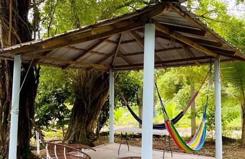 Cuyamel Casa | Riverfront Charming 3-bedroom house with AC, WiFi, Pool in tranquil Masca, Omoa