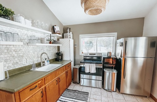 Princeton Cabaña | RiverFront Cottage>Private Pier>Firepit & Wildlife