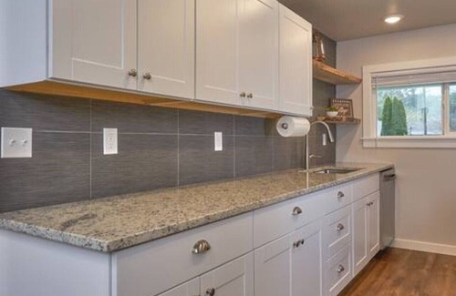 Brookings Cabaña | Riverfront Cottage with Hot Tub 1/4 mi from Beach