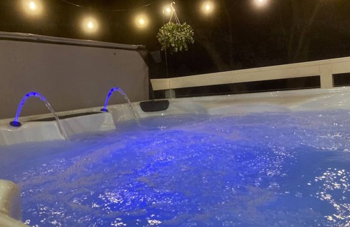 Brookings Cabaña | Riverfront Cottage with Hot Tub 1/4 mi from Beach
