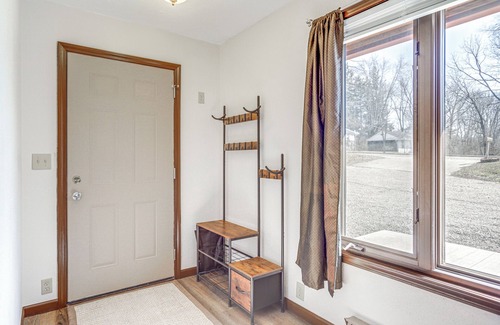 Covington Cabaña | Riverfront Covington Cabin w/ Deck & Fire Pit!