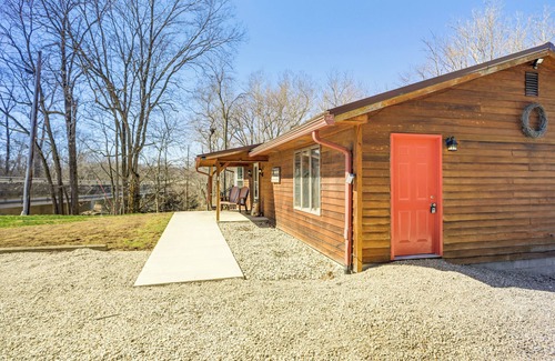 Covington Cabaña | Riverfront Covington Cabin w/ Deck & Fire Pit!