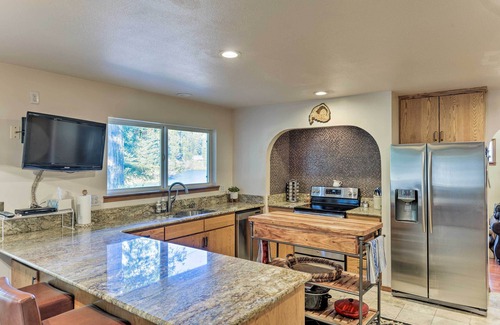 Crescent City Casa | ¡NUEVO! Crescent City Home w / Deck - 15 minutos a la playa