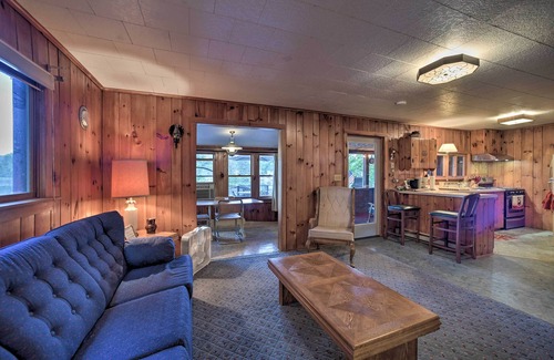 Lake Luzerne Cabina | Riverfront Escape w/ Dock: 19 Mi to Saratoga!