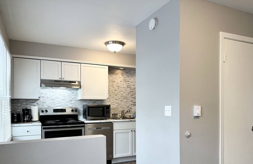 Yorkville Casa | Riverfront/Fast Wi-Fi/Comfy beds/Fishing/RW Waterpark/Kayak & Canoe/Free parking