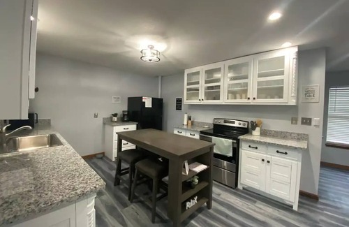 Dennis Casa | Riverfront, Fire Pit, Arcade room, Pool Table, Air Hockey, Table Tennis, kayaks!