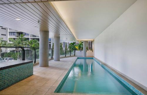 Hamilton Apartamento | 'Riverfront Flow' Poolside and Portside in Hamilton