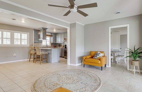 Coliseum Central Casa | Riverfront Fun: Quiet Home Near Hampton Coastline