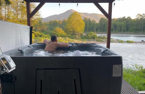 Sedro-Woolley Chalet De Esquí | Riverfront Getaway on the Wild and Scenic