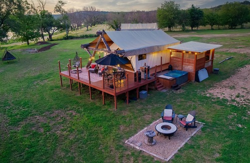 Marble Falls Cabina | Riverfront | Glamping| Yurt | Hot Tub | Firepit | Kayaks