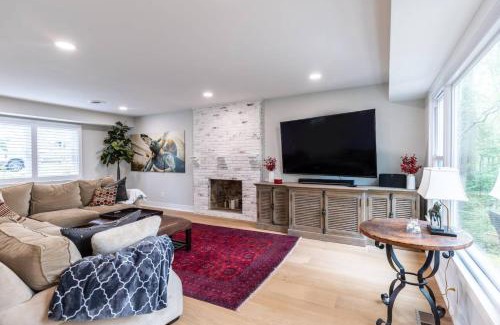 Crownsville Casa | Riverfront Hangar