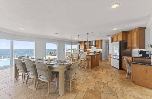 Cocoa Isles Country Club Casa | Dolphin Paradise-5 BDRM-Riverfront-Pool-Game Room