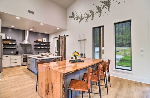 Heber Springs Casa | Riverfront Heber Springs Home with Dock & Slip!