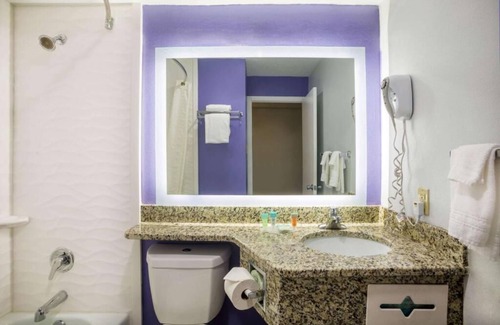 International Falls Hotel | Riverfront Hotel