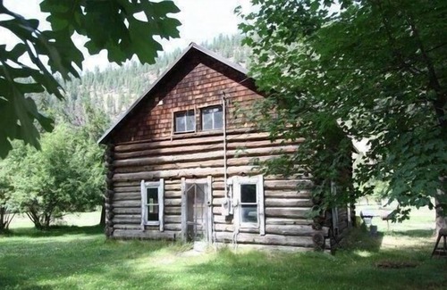 Missoula Casa | Riverfront Home on the Storied Blackfoot River