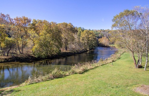 Laurel Springs Casa | Riverfront Home in Quiet Community