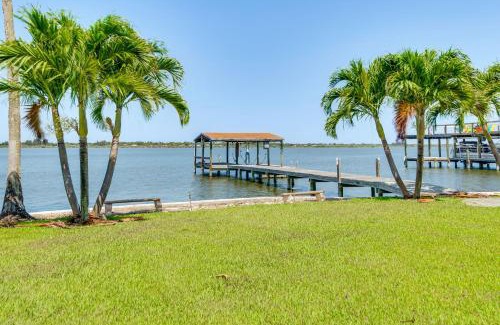 Horti Casa | Riverfront Home with Private Dock on Merritt Island!