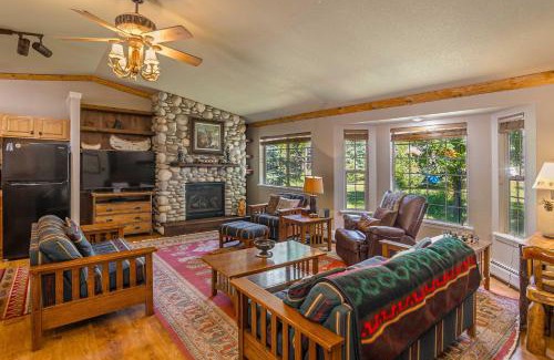 San Juan River Village Casa | Riverfront Home with Hot Tub about 19 Mi to Wolf Creek!