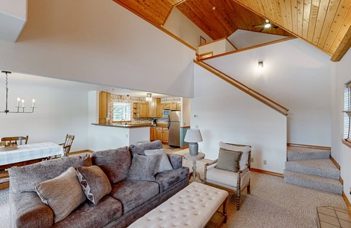 Sandpoint Cabina | Riverfront home with mountain view, hot tub, deck, WiFi, W/D, & fireplace