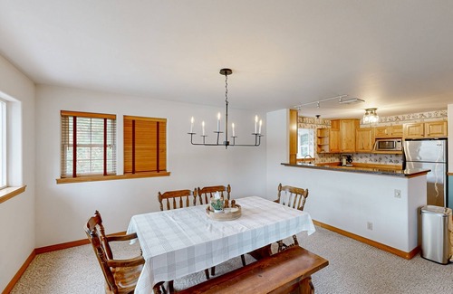 Sandpoint Cabina | Riverfront home with mountain view, hot tub, deck, WiFi, W/D, & fireplace