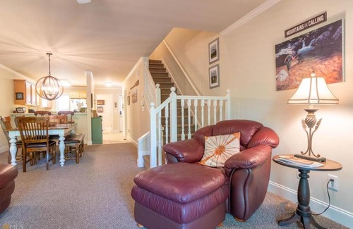 Helen Casa | Riverfront home within walking distance of Helen