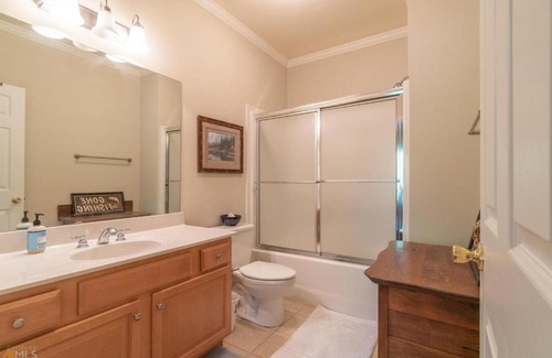Helen Casa | Riverfront home within walking distance of Helen