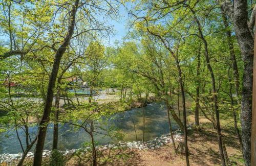 Helen Casa | Riverfront home within walking distance of Helen