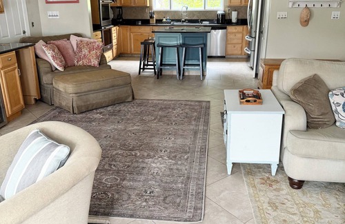 Northeast Virginia Beach Casa | Waterfront House w / Dock-Salt Water Piscina / Jacuzzi, cerca de la playa y el parque, WiFi gratis