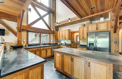 Athens Casa | Game Room: Quiet Riverfront Hudson Valley Gem