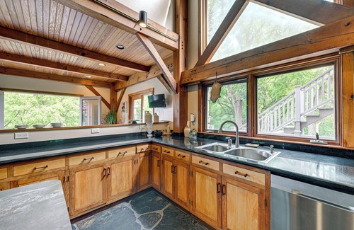 Athens Casa | Game Room: Quiet Riverfront Hudson Valley Gem