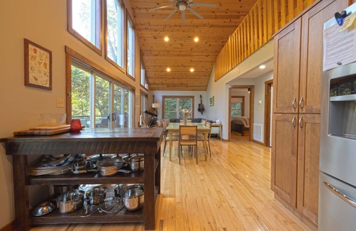 Burnsville Cabina | Riverfront in Burnsville near Asheville, Mt Mitchell, swim, fish, hike, ski