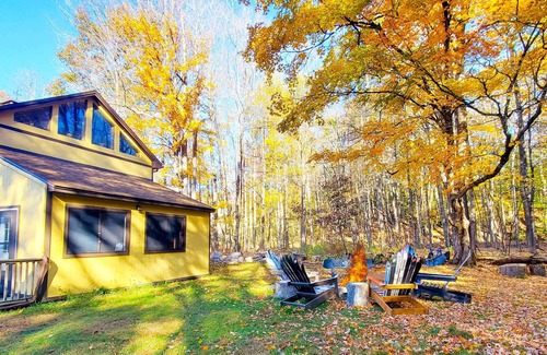 Stephentown Center Casa | Riverfront Jiminy Ski Lodge