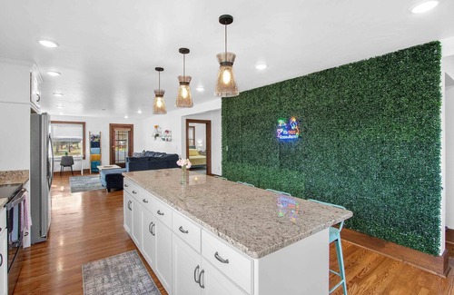 Oconto Casa | Riverfront Kayaks Bay Access Sleeps 15