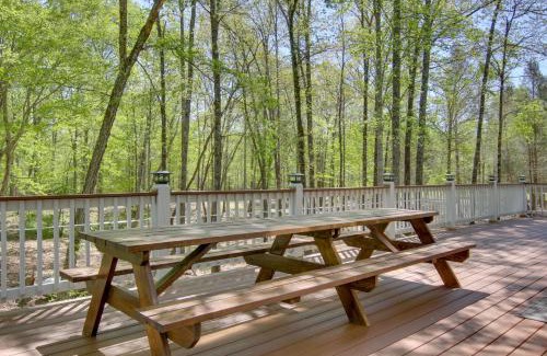 Rutherfordton Casa | Riverfront Lake Lure Lodge with Deck on 13 Acres