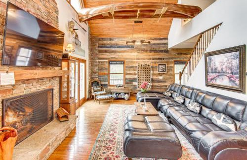 Rutherfordton Casa | Riverfront Lake Lure Lodge with Deck on 13 Acres