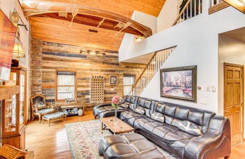 Rutherfordton Casa | Riverfront Lake Lure Lodge with Deck on 13 Acres