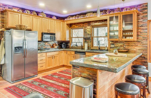 Rutherfordton Casa | Riverfront Lake Lure Lodge w/ Deck on 13 Acres