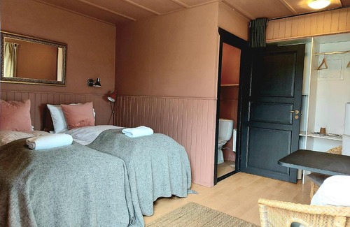 Hella Casa | Riverfront Lodge Hella