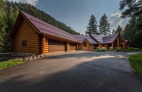 Greenough Casa | Riverfront Lodge On The Blackfoot