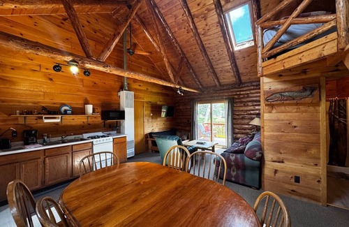 Crystal Falls Cabina | Riverfront Loft #6 Crystal Falls