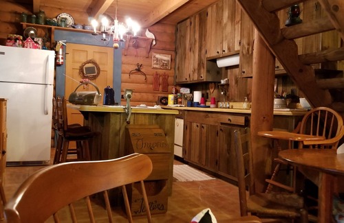 Nahunta Cabina | RIVERFRONT LOG CABIN, bosques profundos de Georgia del Sur. Ya vendrás! Los peces están saltando