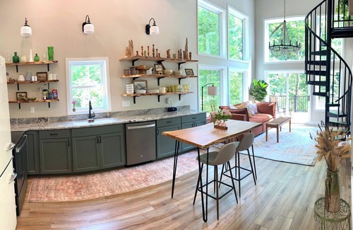Union Mills Cabina | Riverfront Luxury Retreat in 75-Acre Forest... Hike, Kayak, and Soak