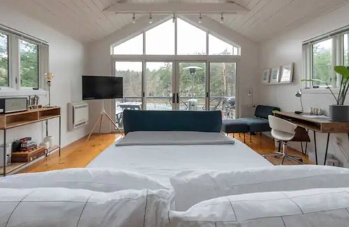 Freehold Casa | Riverfront modern cabin- 20 minutes to Windham & Hudson