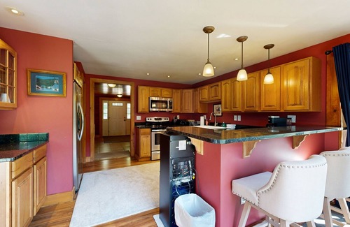 Cavendish Cabina | Riverfront mountain view house w/ fireplace, firepit, decks, w/d, wifi, yard