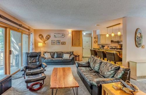 Lincoln Apartamento | Riverfront Oasis at Loon