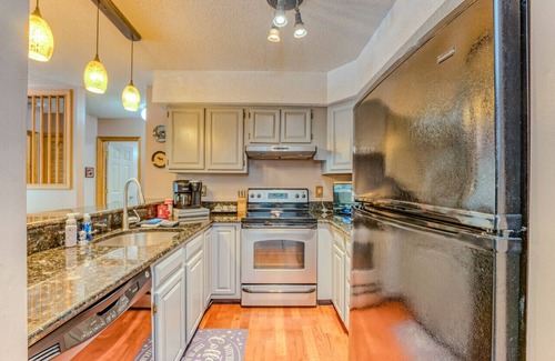 Lincoln Apartamento | Riverfront Oasis at Loon
