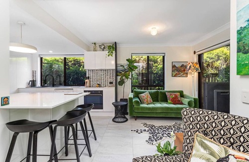 Elanora Casa | Riverfront Oasis in Elanora