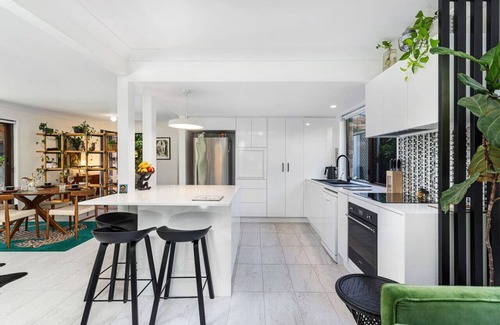 Elanora Casa | Riverfront Oasis in Elanora